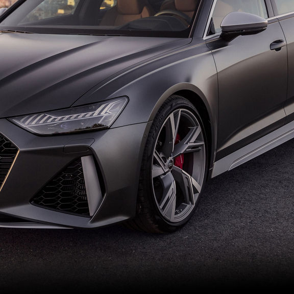 Three-quarter front view of a matte gray Audi RS 6 Avant.