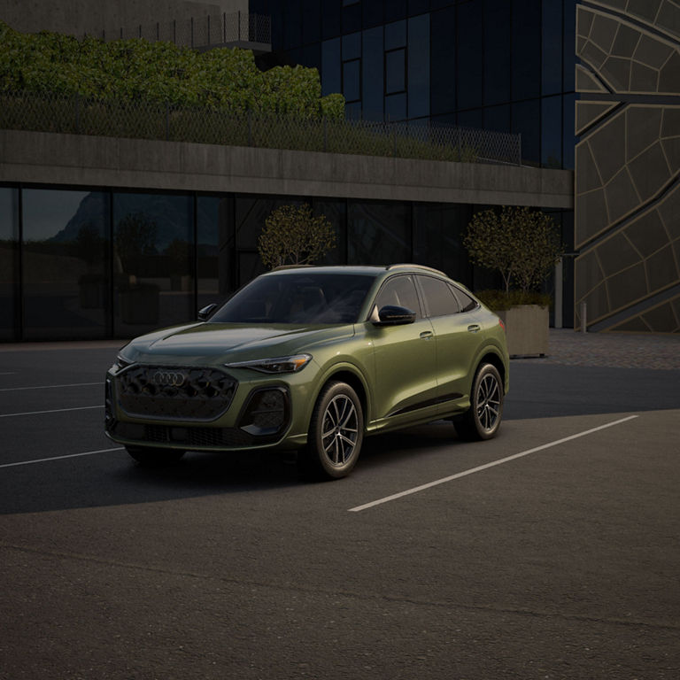 Three-quarter front view of the all-new Audi Q5 Sportback.