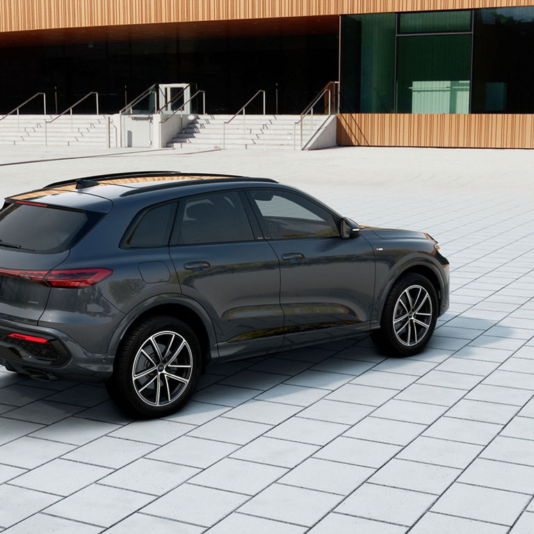 3/4 side view of the Audi Q5.