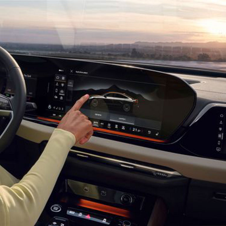 Gros plan sur l’interface multimédia de l’Audi A5 montrant les modes de conduite Audi drive select.