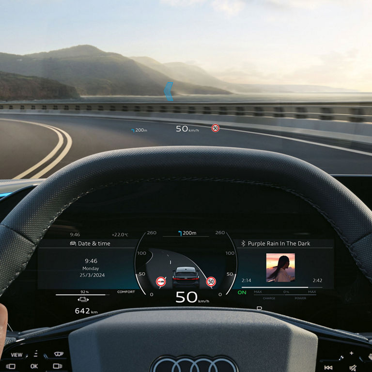 Démonstration de la fonction de reconnaissance des panneaux de signalisation disponible dans l'Audi A6 e-tron.