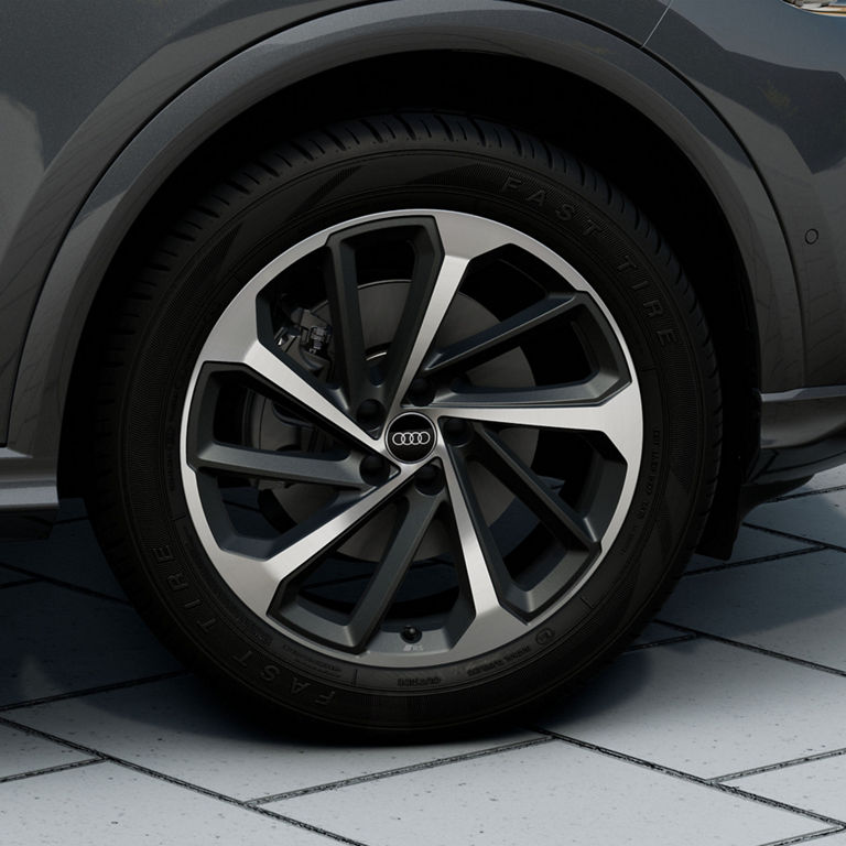 Gros plan sur le pneu de l'Audi Q5 Sportback.