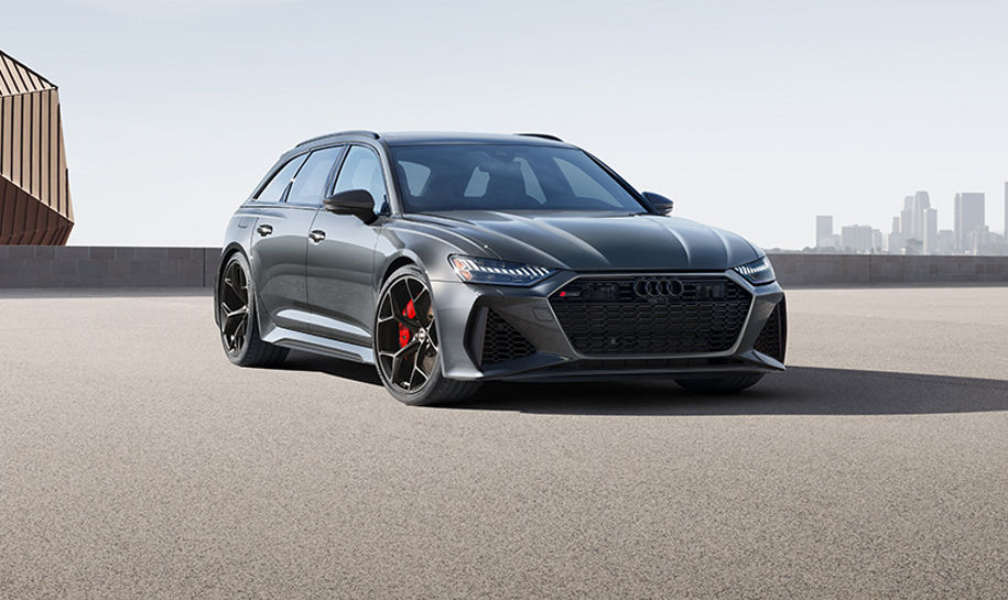 Three quarter front view of the Audi RS 6 Avant parked.