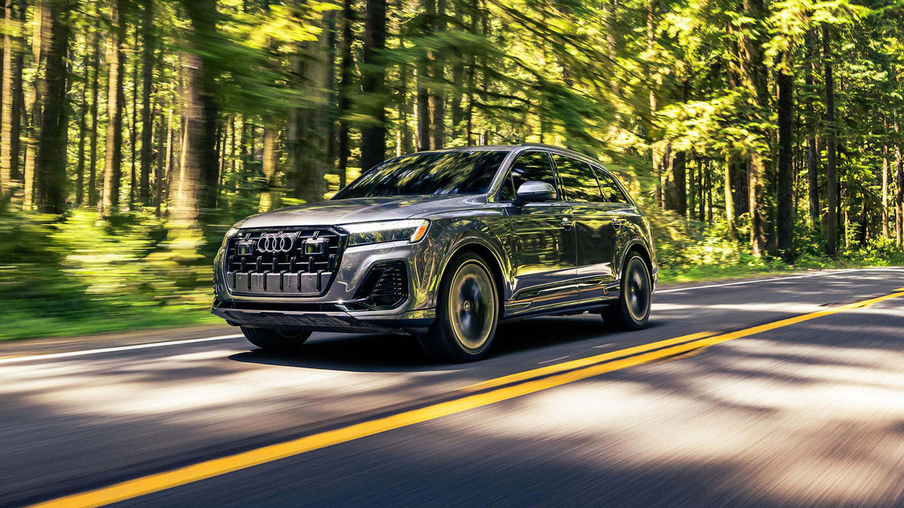 Front view of the Audi Q5 accelerating.