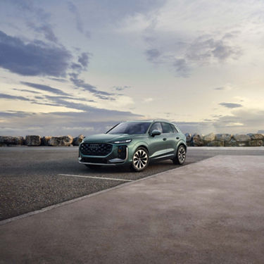 Three-quarter front view of the Audi Q3