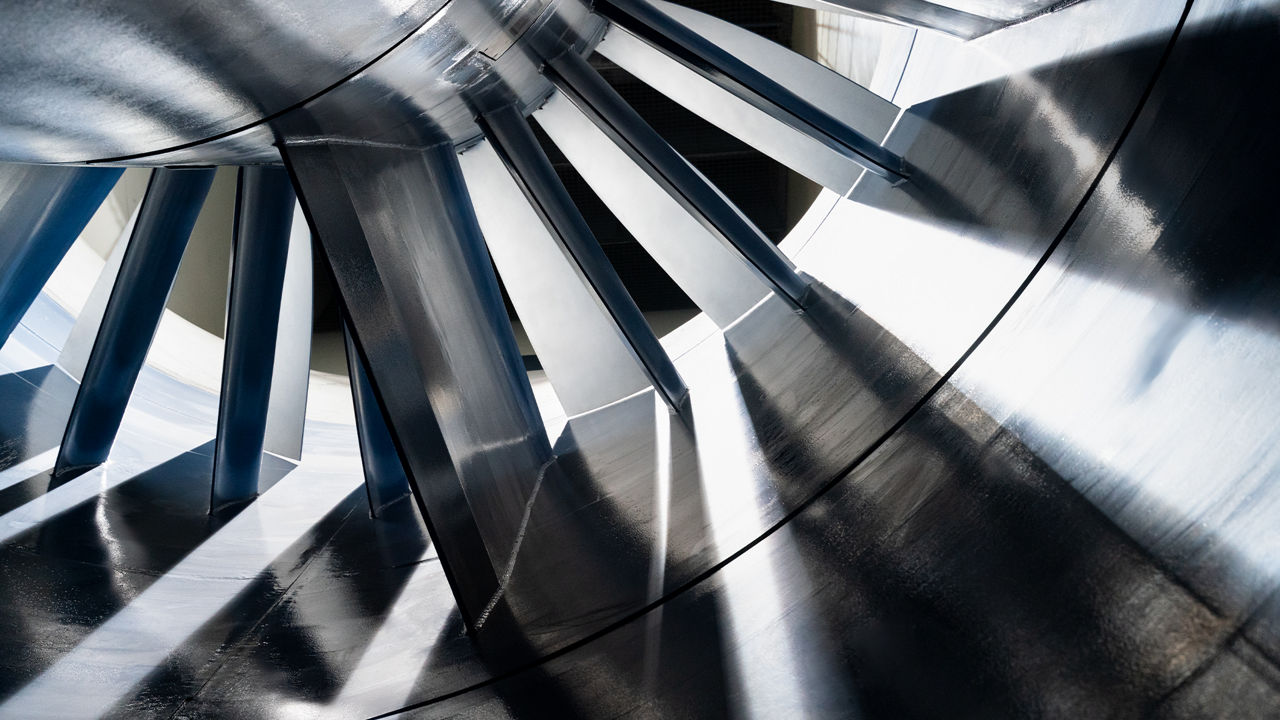 Close-up of light shining through the turning vanes in the Audi aeroacoustic wind tunnel. 