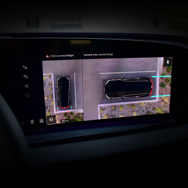 Close-up of the topview camera system of the MMI display of the Audi SQ5 Sportback.