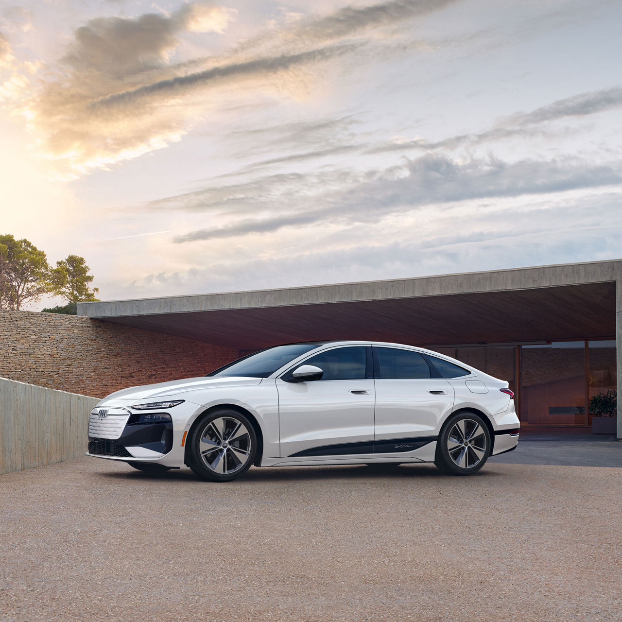 Three-quarter side view of the Audi A6 Sportback e-tron.