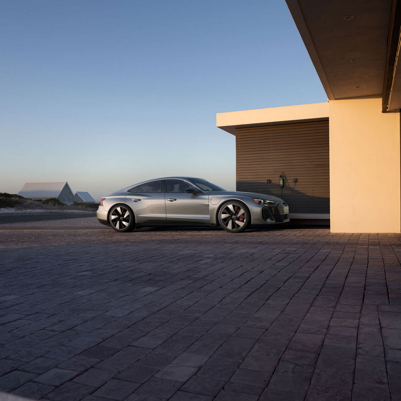 Side view of the Audi S e-tron® GT. 