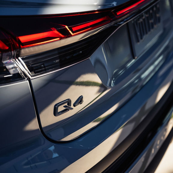 Close up on the Q4 badge on the Audi Q4 e-tron. 