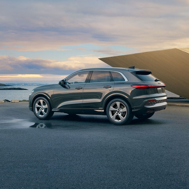 3/4 side view of the Audi Q5 parked.