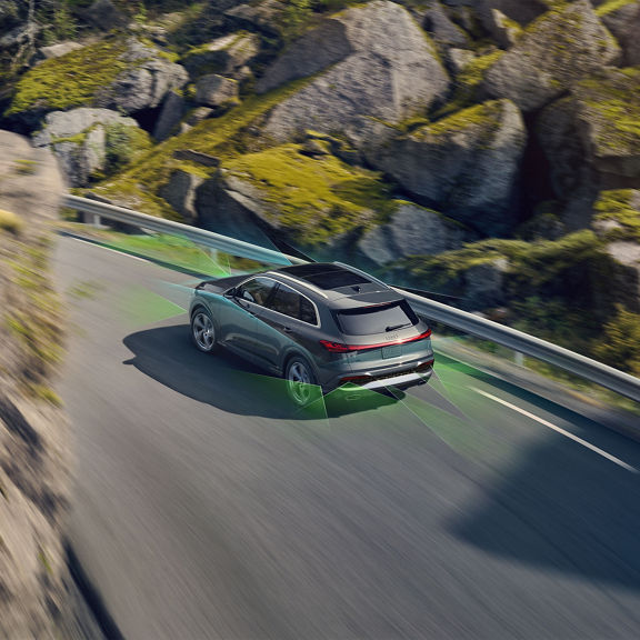 Demonstration of the adaptive cruise control with active lane assist system on the Audi SQ5 Sportback. 