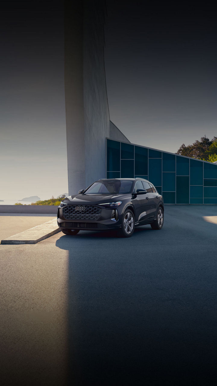 Three-quarter front view of the Audi Q5.