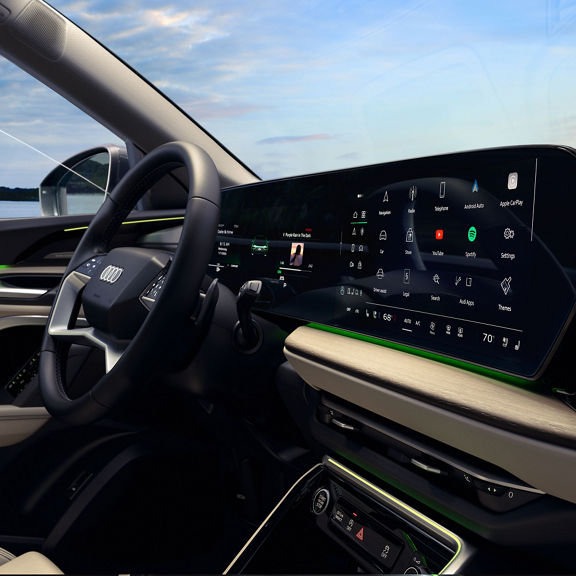 Close-up of the wraparound virtual cockpit in the Audi Q5.
