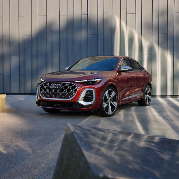 Three-quarter front profile of the Audi SQ5 Sportback.