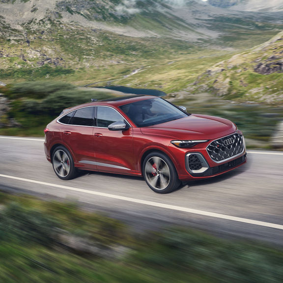 3/4 side profile of the Audi SQ5 Sportback accelerating. 