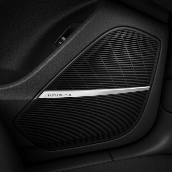 Close-up of the Bang & Olufsen® speakers in the Audi Q7.