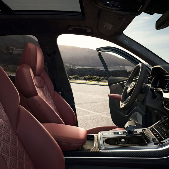 Interior view, showing the sport seats and dashboard, of the Audi SQ7.