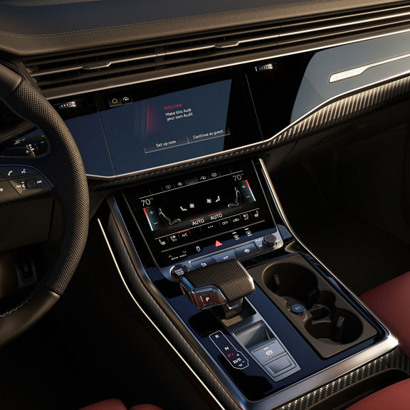 Close-up of the MMI® touch response system in the Audi SQ7.