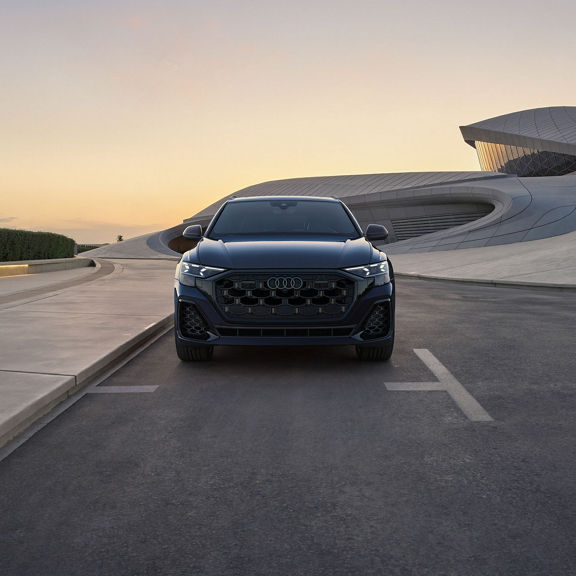 Front profile of the Audi Q8.