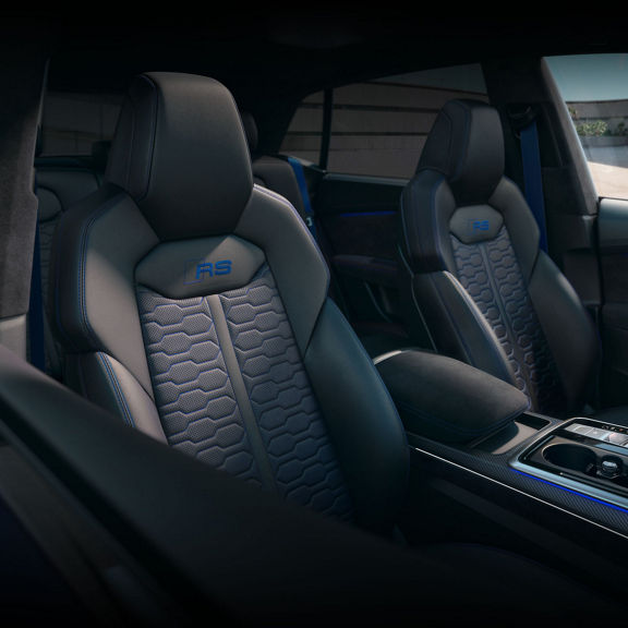 Close-up of the RS Sport seats in the Audi RS Q8.