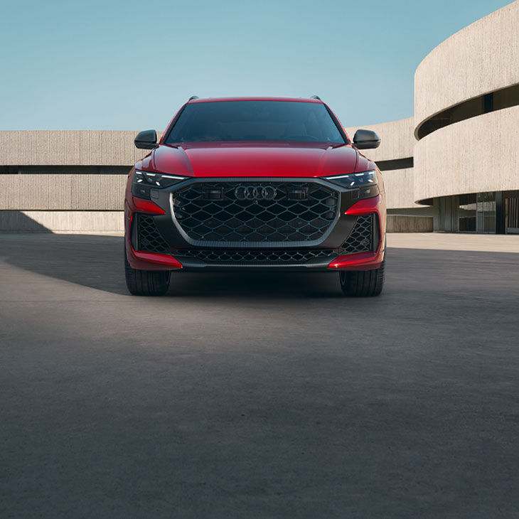 Front profile of the Audi RS Q8 performance.