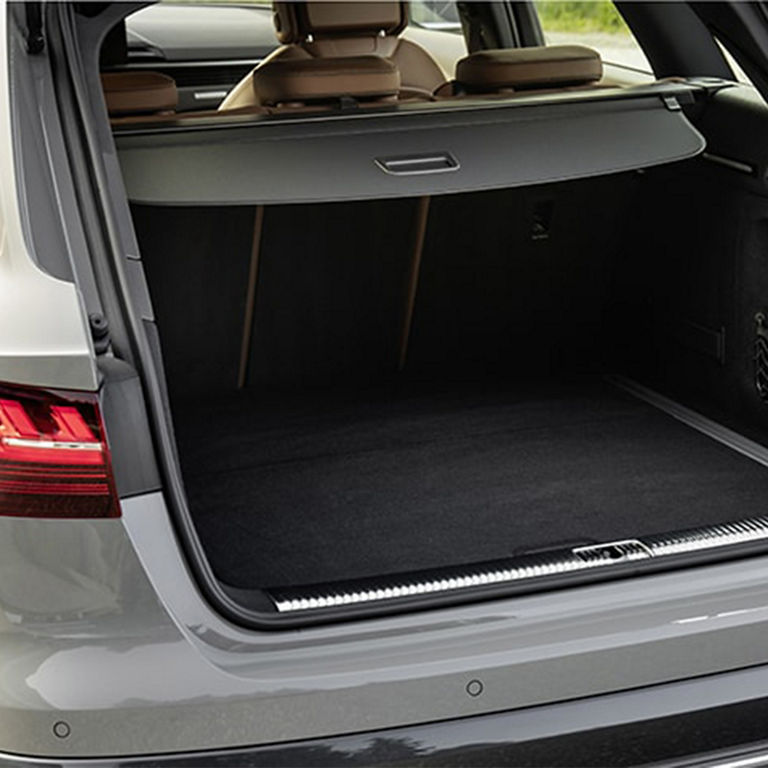 Trunk space and split folding rear seats in the Audi A4 allroad. 