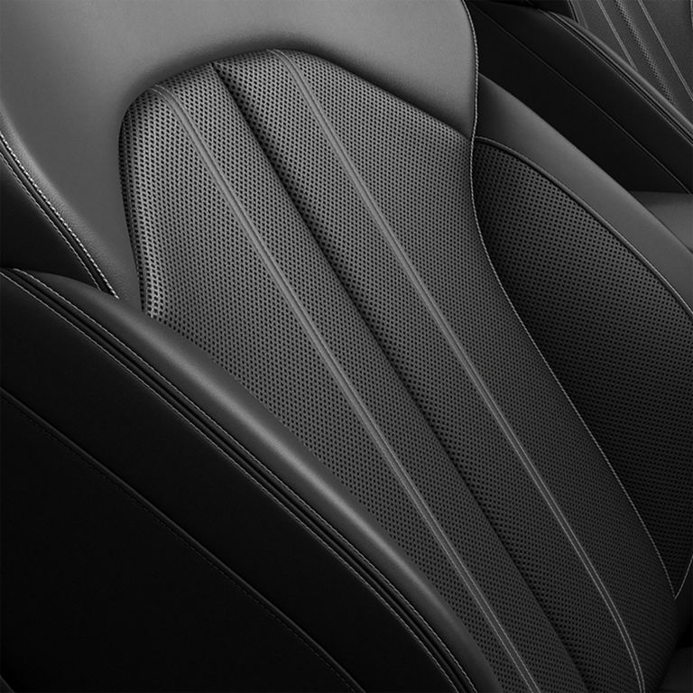 Gros plan des sièges sport ventilés de l’Audi A5 Cabriolet.