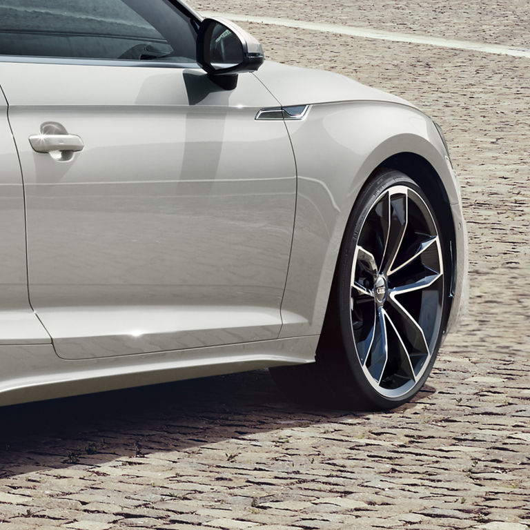 Close-up of the wheels on the Audi A5 Cabriolet. 