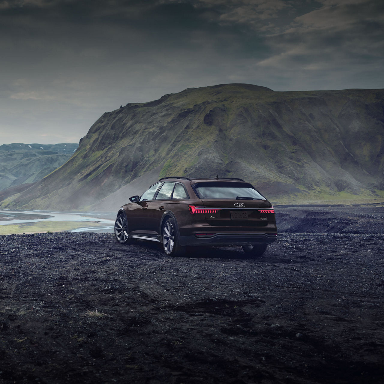 Three-quarter rear profile of the Audi A6 allroad®.