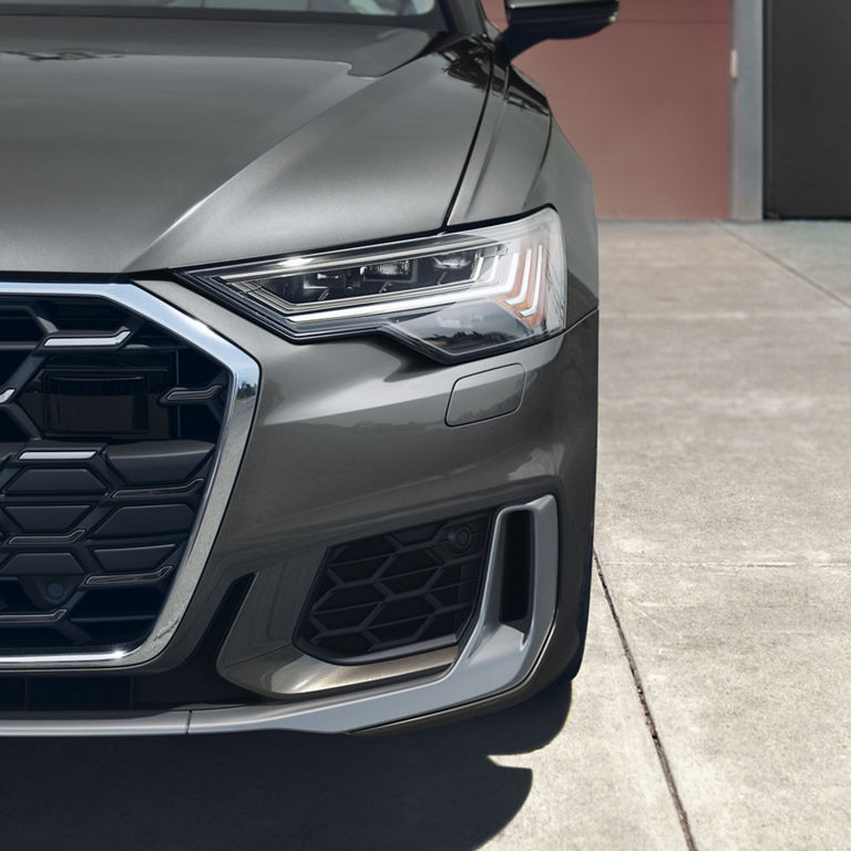 Gros plan sur le phare LED de l’Audi A6 Berline.