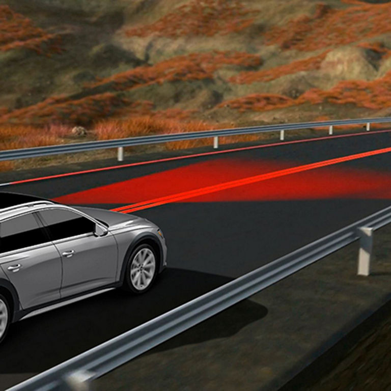 Demonstration of the Audi active lane assist feature on the Audi SQ8.