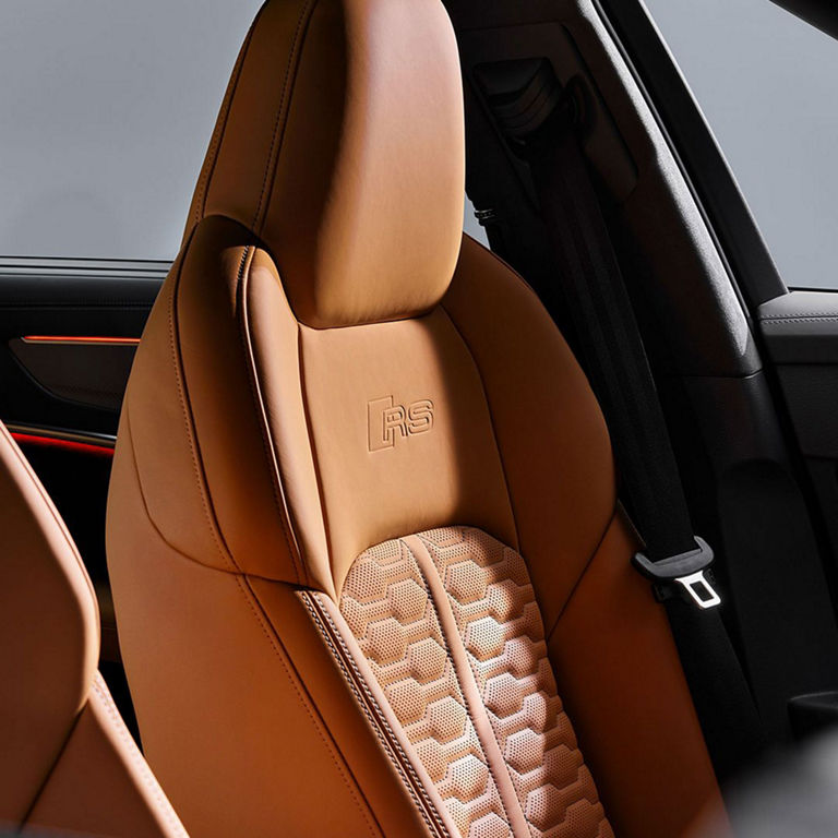 Gros plan des sièges sport RS de la d’Audi RS 6 Avant.