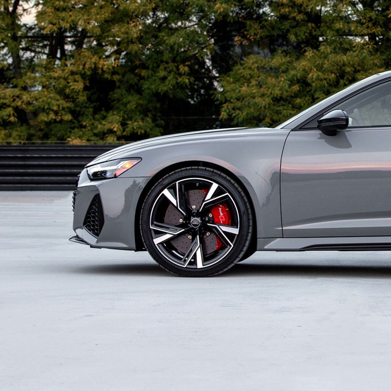 Side profile of the Audi RS 6 Avant.