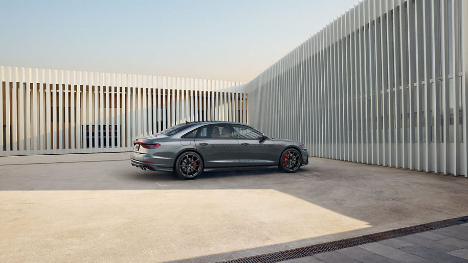 Side profile of the Audi S8.