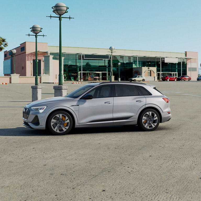 Profil latéral de l'Audi e-tron.