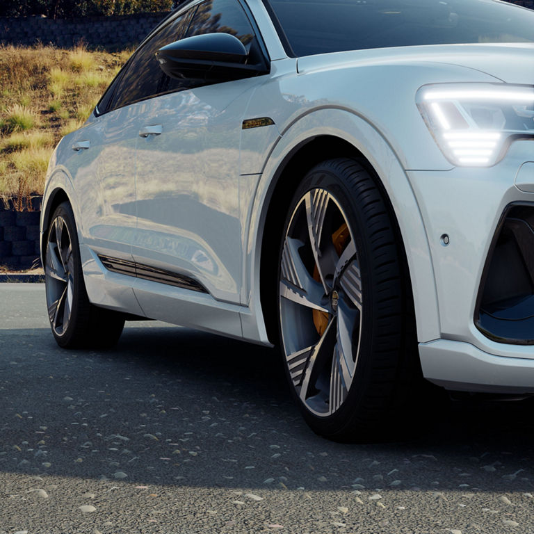 Close up of a wheel in the Audi e-tron Sportback. 