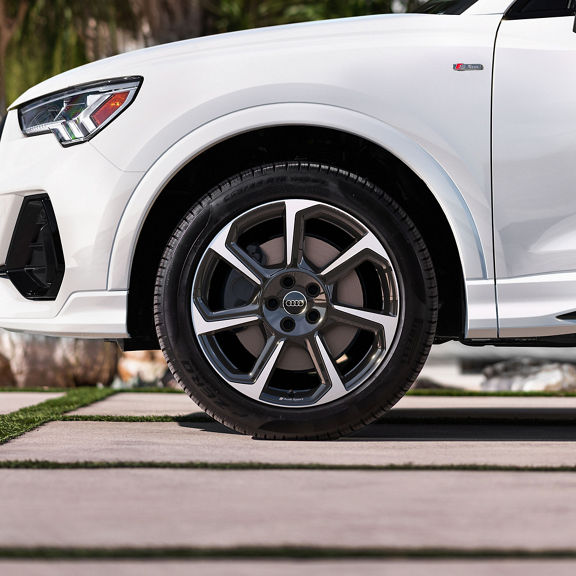 Close-up of the front wheel on the Audi Q3.