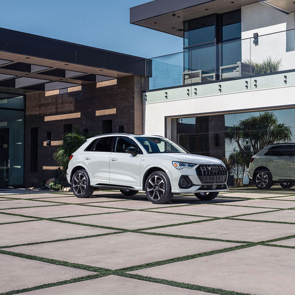 Three-quarter front view of the Audi Q3.