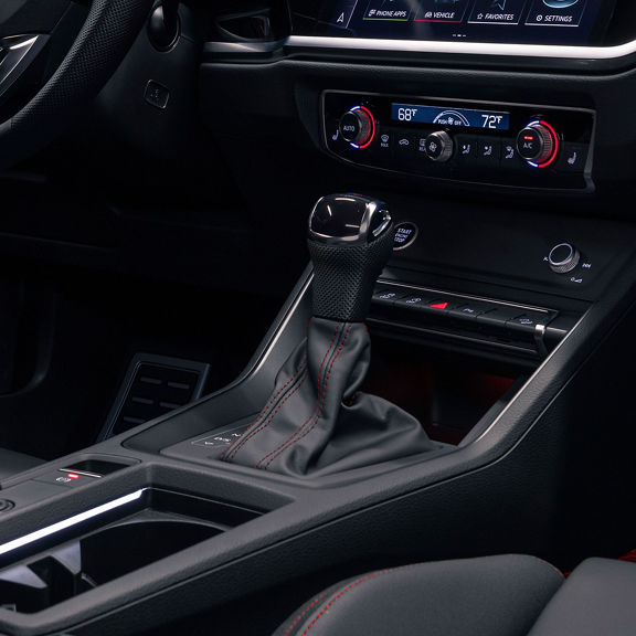 Close-up of the gearbox in the Audi Q3.