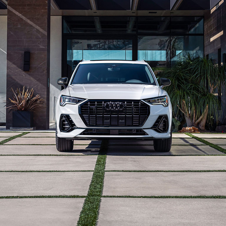 Front profile of the Audi Q3.