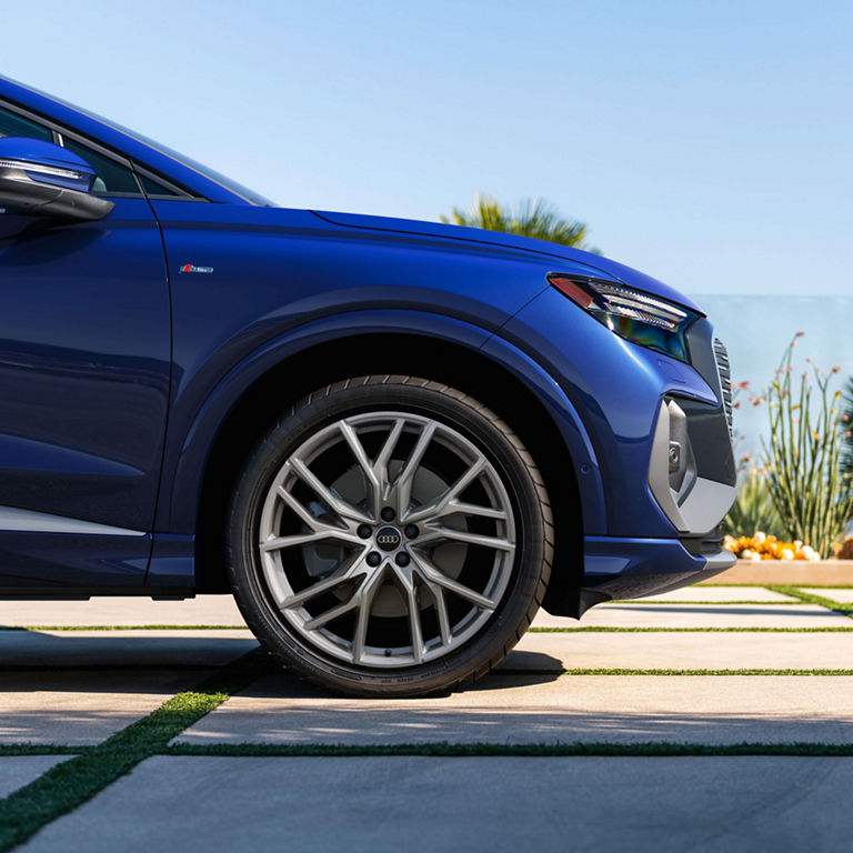 Close-up on the front wheel of the Audi Q4 e-tron.