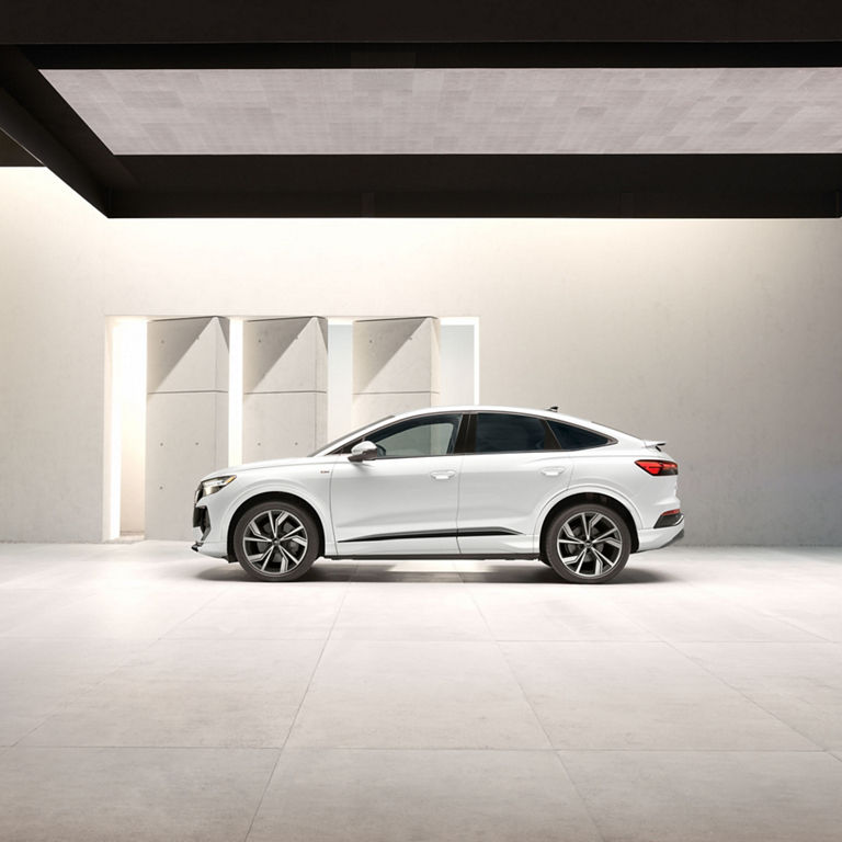 Side profile of the Audi Q4 Sportback e-tron®.
