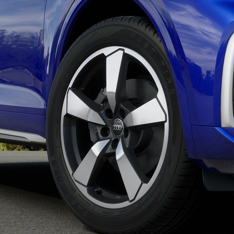 Gros plan de la roue de l'Audi Q5 Sportback.