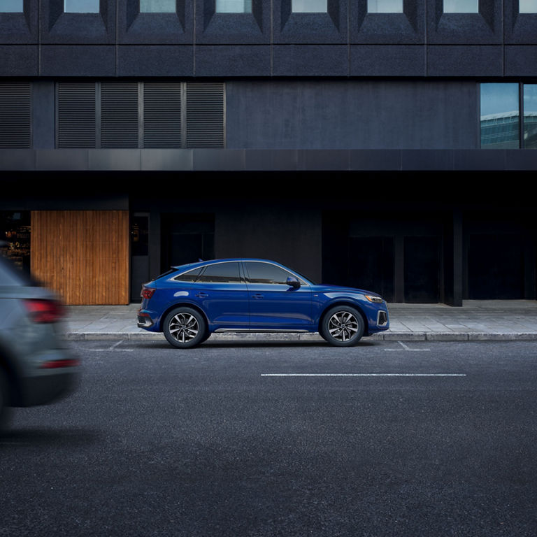 Side-view of the Audi Q5 Sportback.