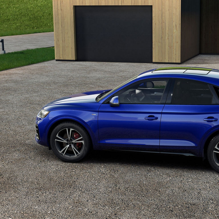 Side view of the Audi Q5 Sportback.