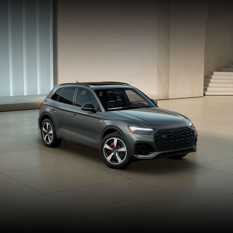 Three-quarter front view of the Audi Q5 TFSI e parked.