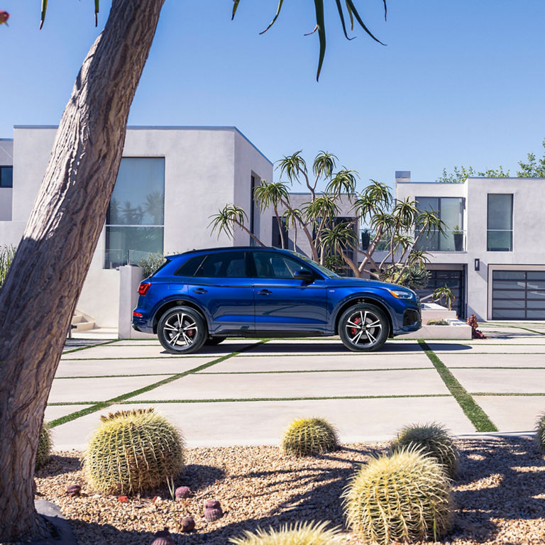 Side view of the Audi Q5 parked.
