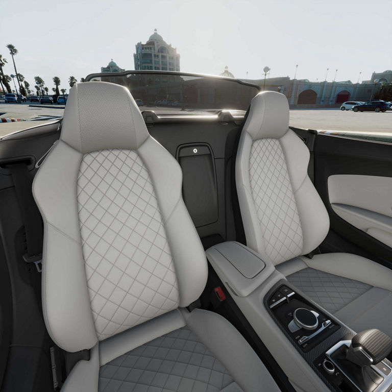 Gros plan des sièges en cuir de l'Audi R8 Spyder.