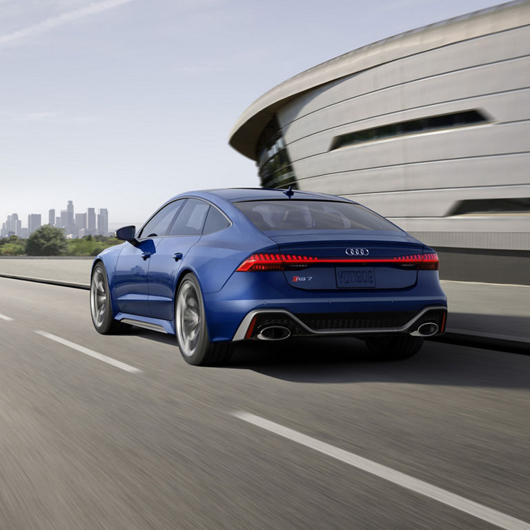 Gros plan sur le système d’échappement RS de l’Audi RS 7 performance.